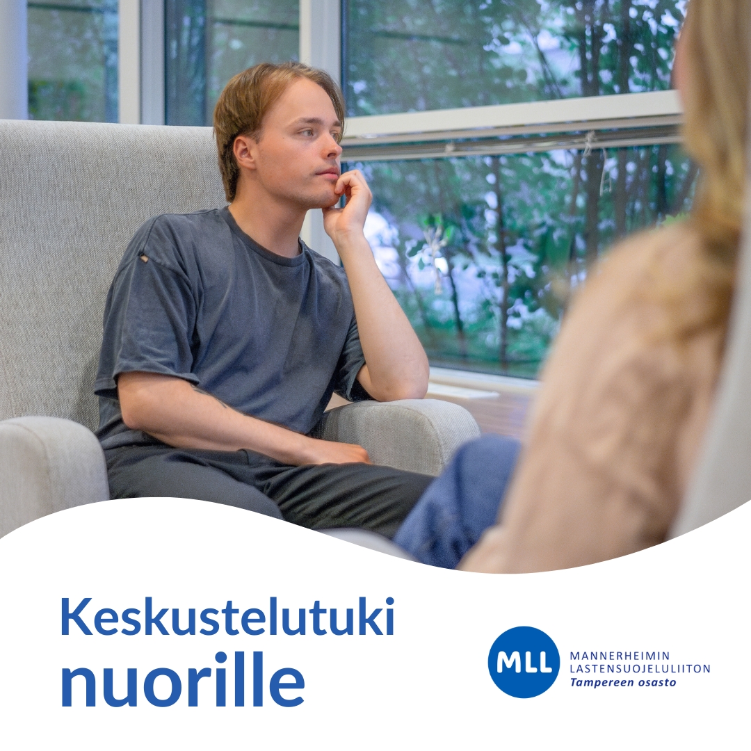 Työntekijää vastapäätä istuu nuori mietteliään näköisenä